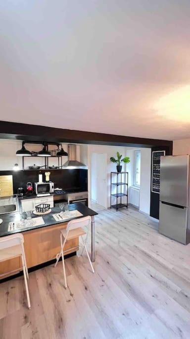 Logement Moderne Au Coeur Du Village Saint-Georges-de-Luzençon エクステリア 写真