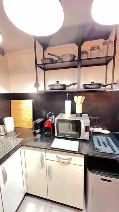 Logement Moderne Au Coeur Du Village Saint-Georges-de-Luzençon エクステリア 写真
