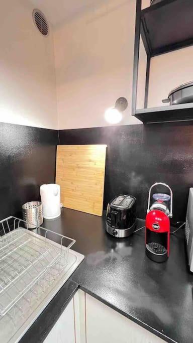 Logement Moderne Au Coeur Du Village Saint-Georges-de-Luzençon エクステリア 写真