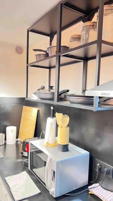 Logement Moderne Au Coeur Du Village Saint-Georges-de-Luzençon エクステリア 写真