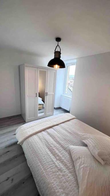 Logement Moderne Au Coeur Du Village Saint-Georges-de-Luzençon エクステリア 写真