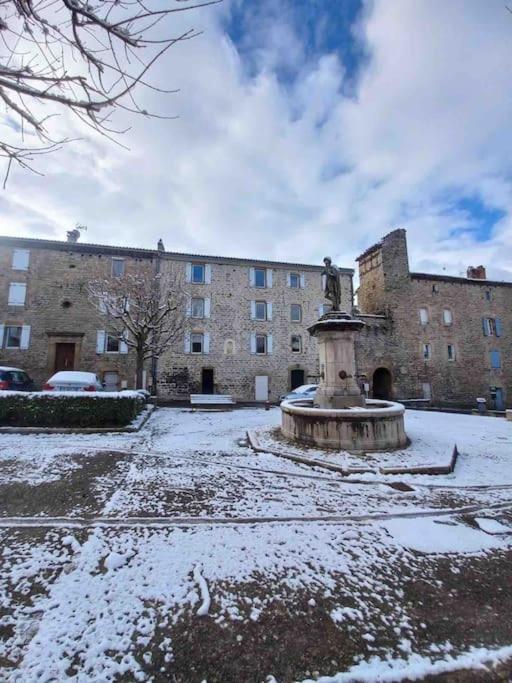 Logement Moderne Au Coeur Du Village Saint-Georges-de-Luzençon エクステリア 写真